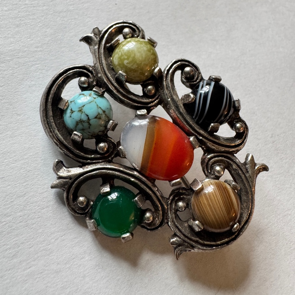 Vintage Scottish agate brooch
